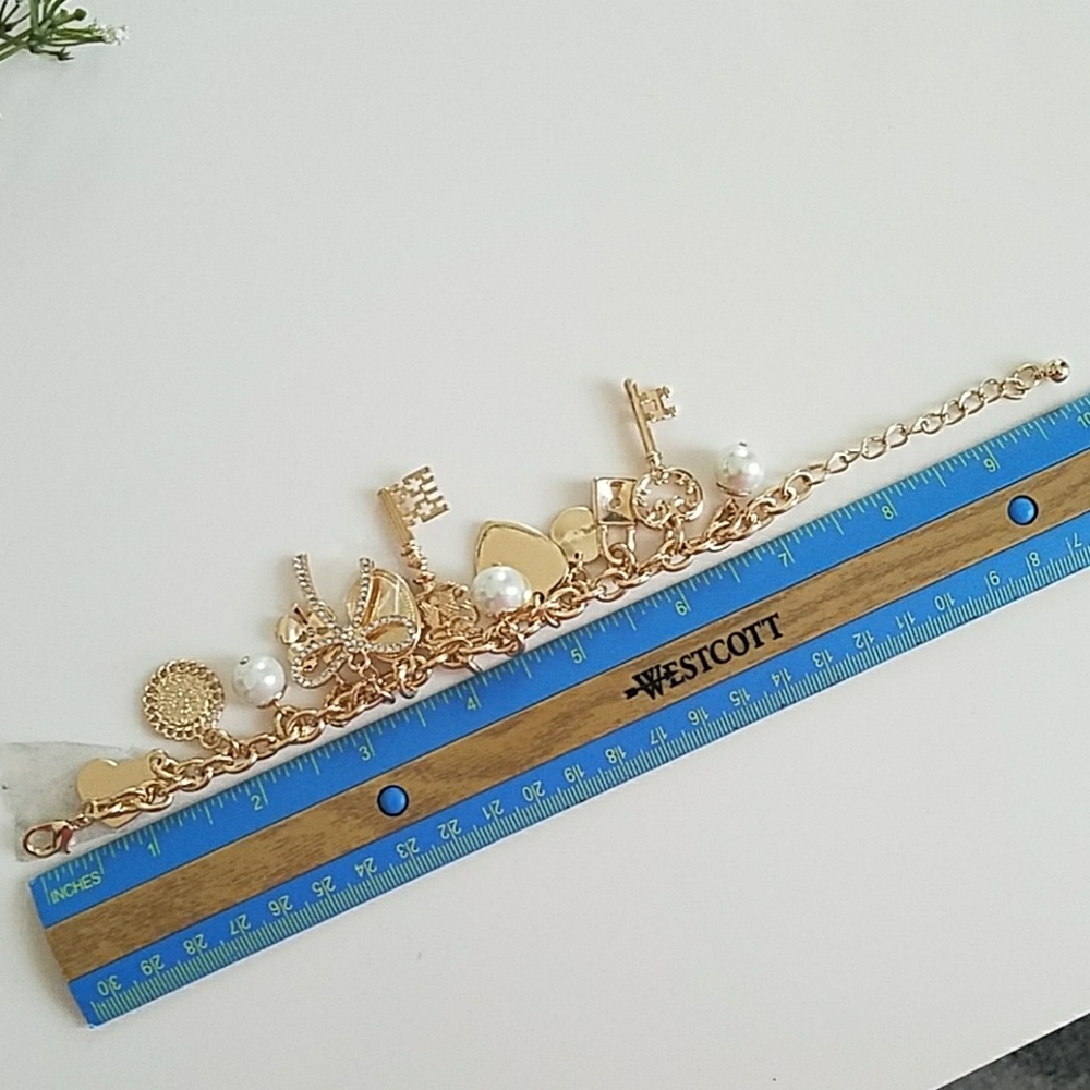 🧡CLEARANCE🧡 Charm Bracelet NWOT - Picture 5 of 5